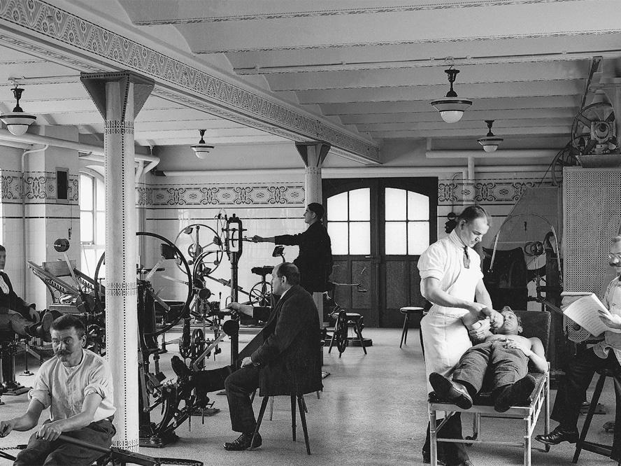 Therapy room of the old outpatient clinic (building Lu 4), 1903