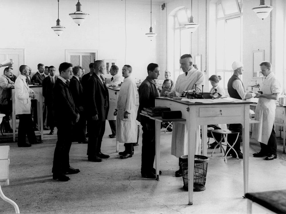 Men's clinic in the south outpatient clinic, 1920