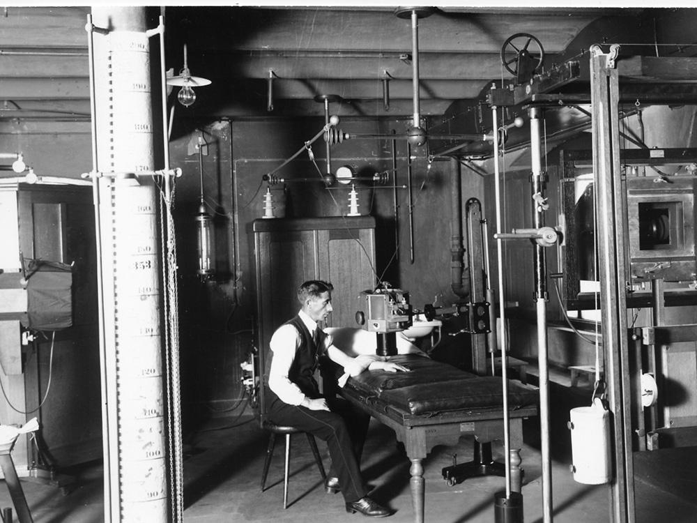 X-ray outpatient clinic in the South Ambulance, 1921